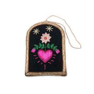 Suspension brodée - Cadre coeur et fleur